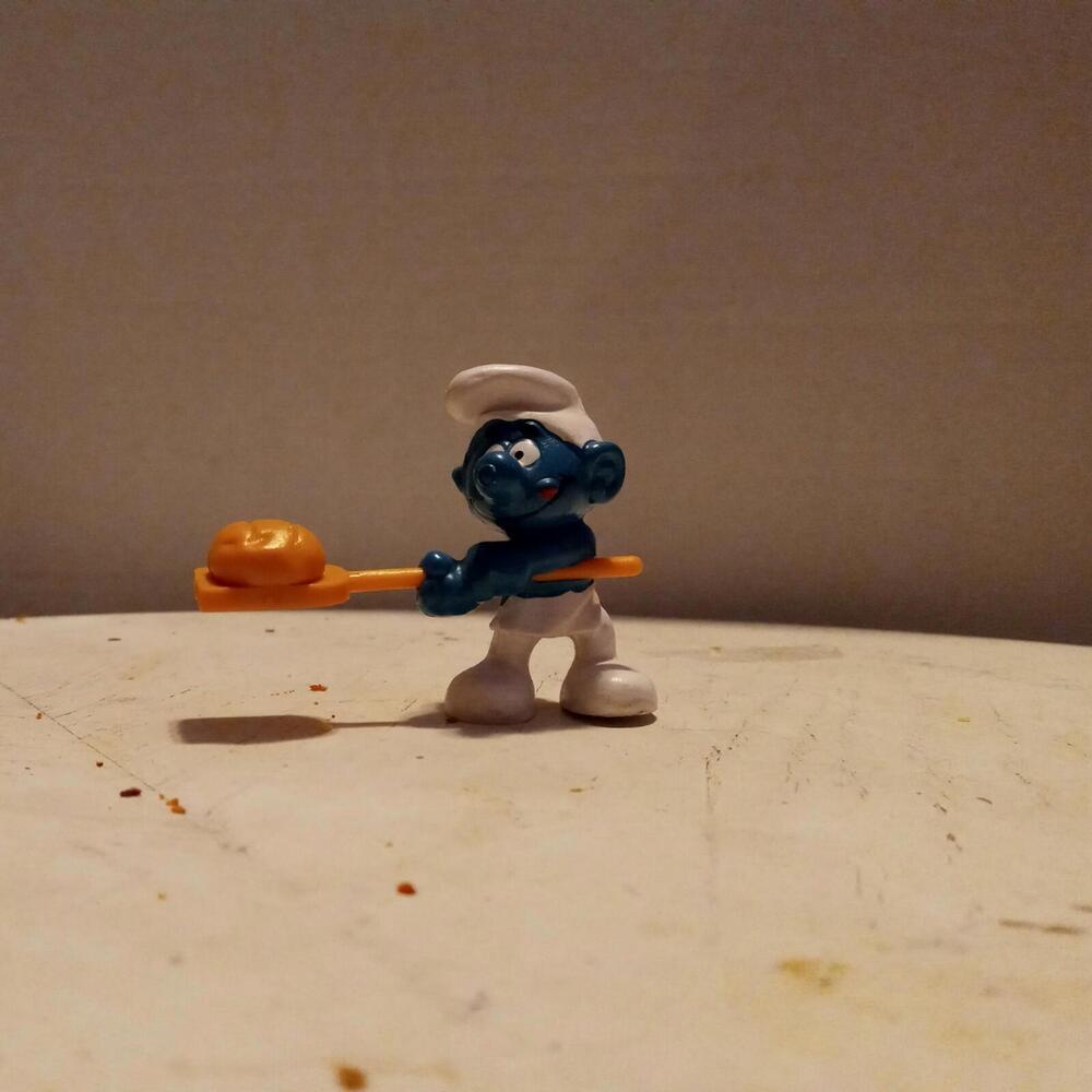 Smurfs Bread Baker Smurf Baking a Loaf 20113 Rare Vintage Display Toy Figurine